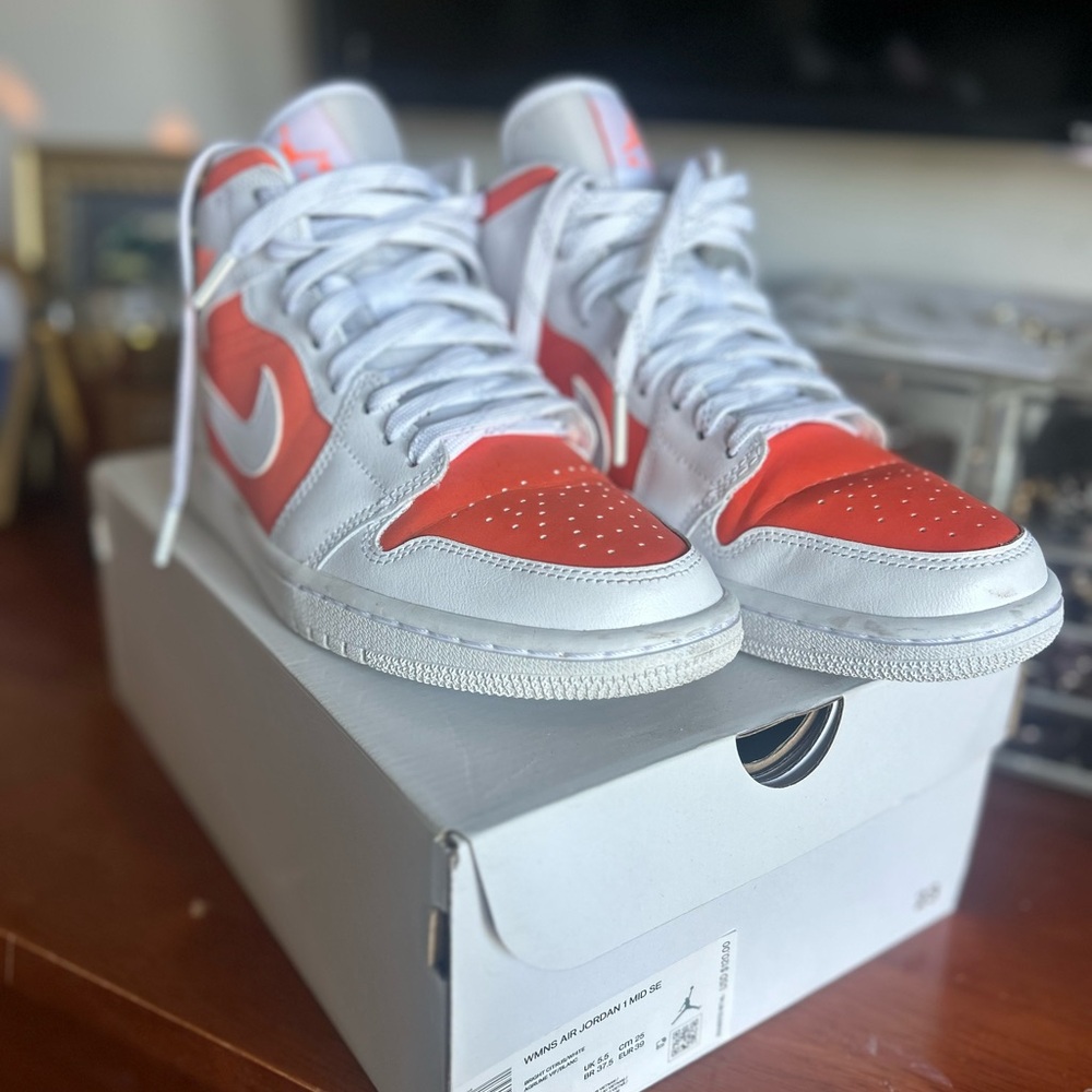 Nike White and Red Sneakers